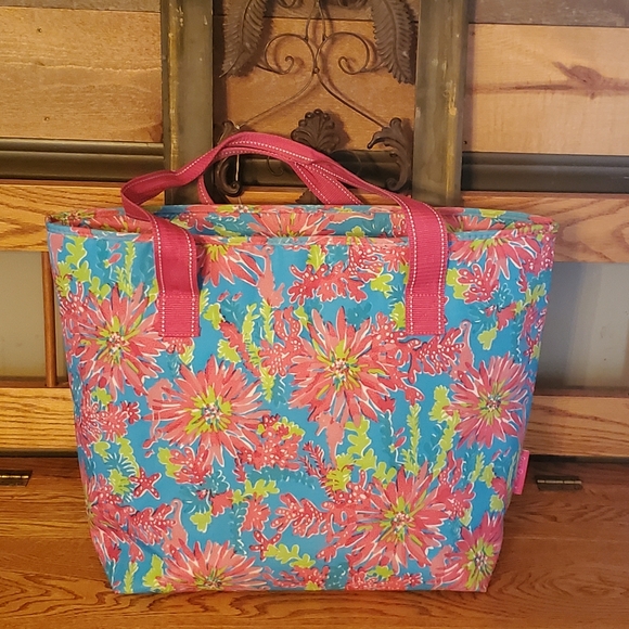 Lilly Pulitzer Trippin & Sippin Floral Insulated Tote Bag - Picture 4 of 11